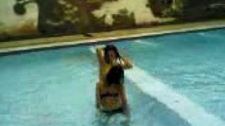 Abg Streaptease Di Kolam Renang