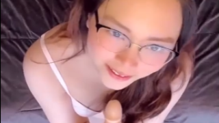 Bokep Indo POV di Sepongin Ambiyah Onlyfans Video